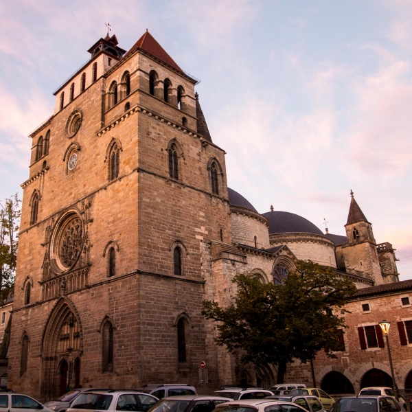 Kirche von Cajarc in der Abendsonne