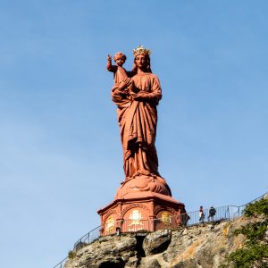 Jakobsweg Le Puy-en-Velay Madonna aus Kanonen